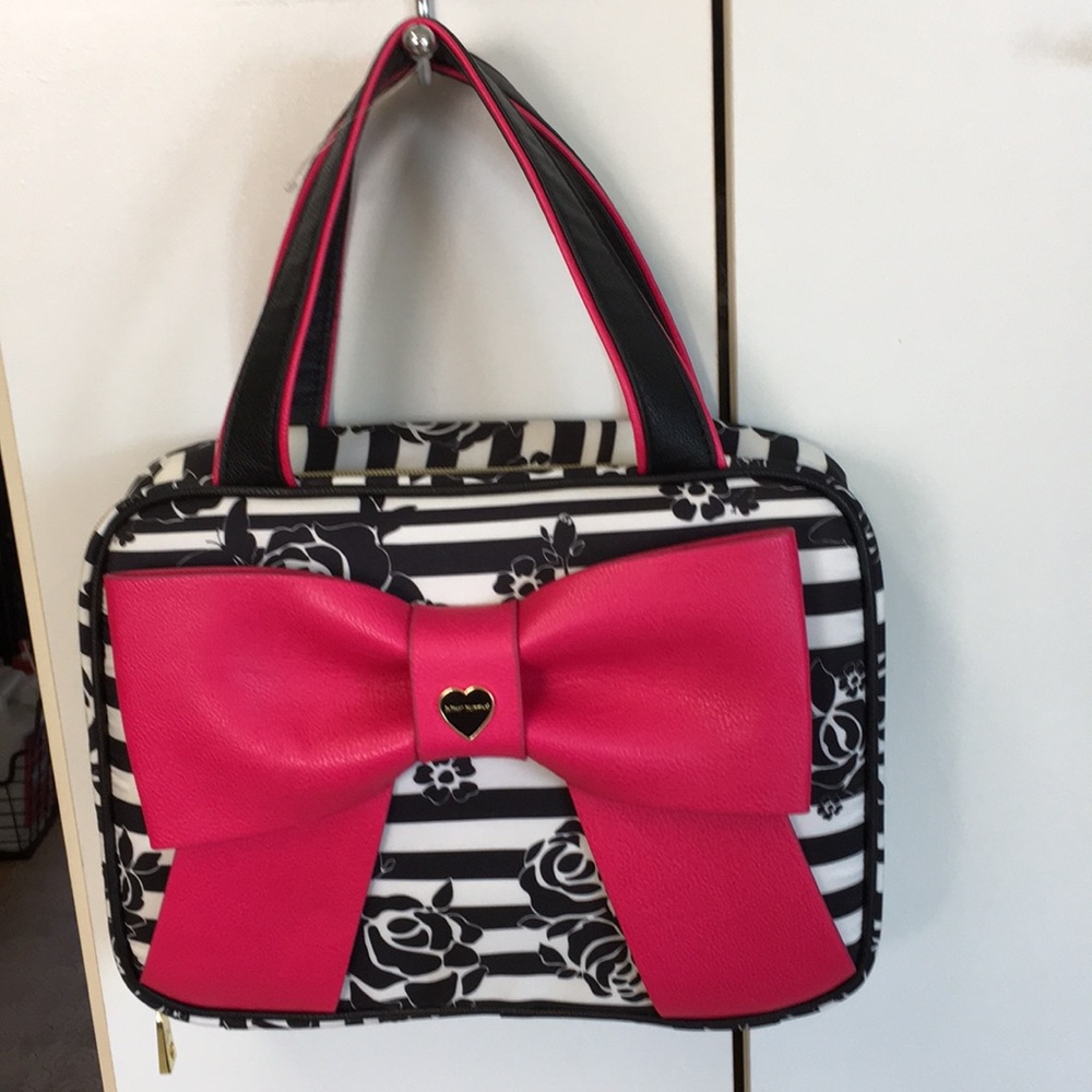 NWOT Betsey Johnson Large Cosmetics Bag